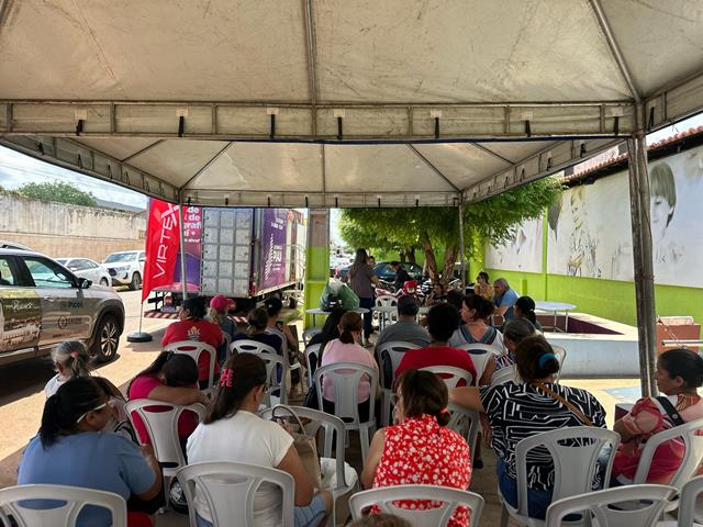 Caminhão da mamografia inicia atendimentos em Picos