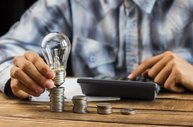 Isenção da conta de luz a mais pobres deve chegar ao Congresso em 15 dias