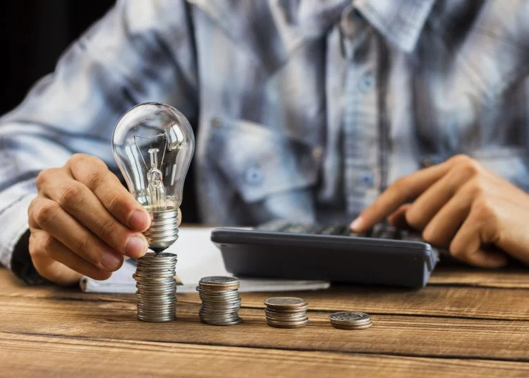 Isenção da conta de luz a mais pobres deve chegar ao Congresso em 15 dias