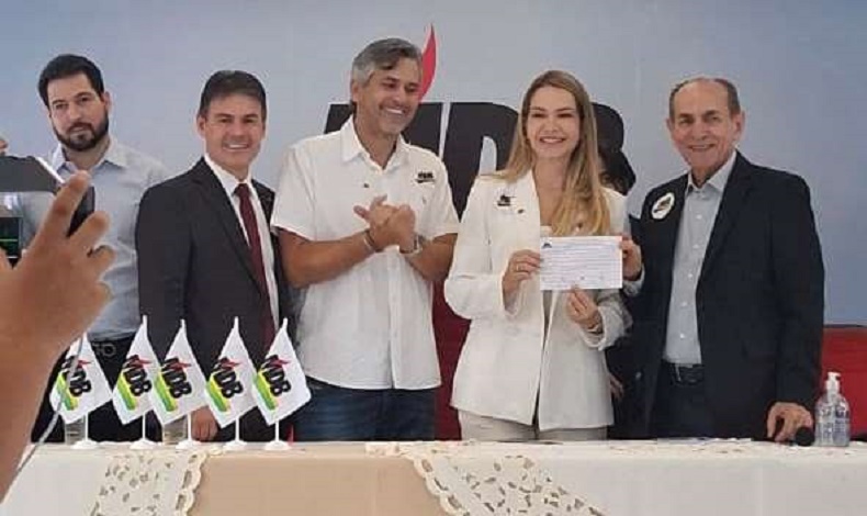 Anyara Santos se filia ao MDB e oficializa pré-candidatura à Assembleia Legislativa